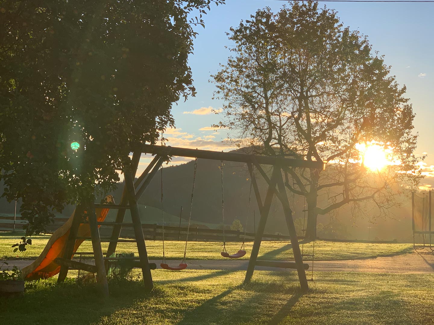 Gschlosserhof-Spielplatz-Sonnenuntergang